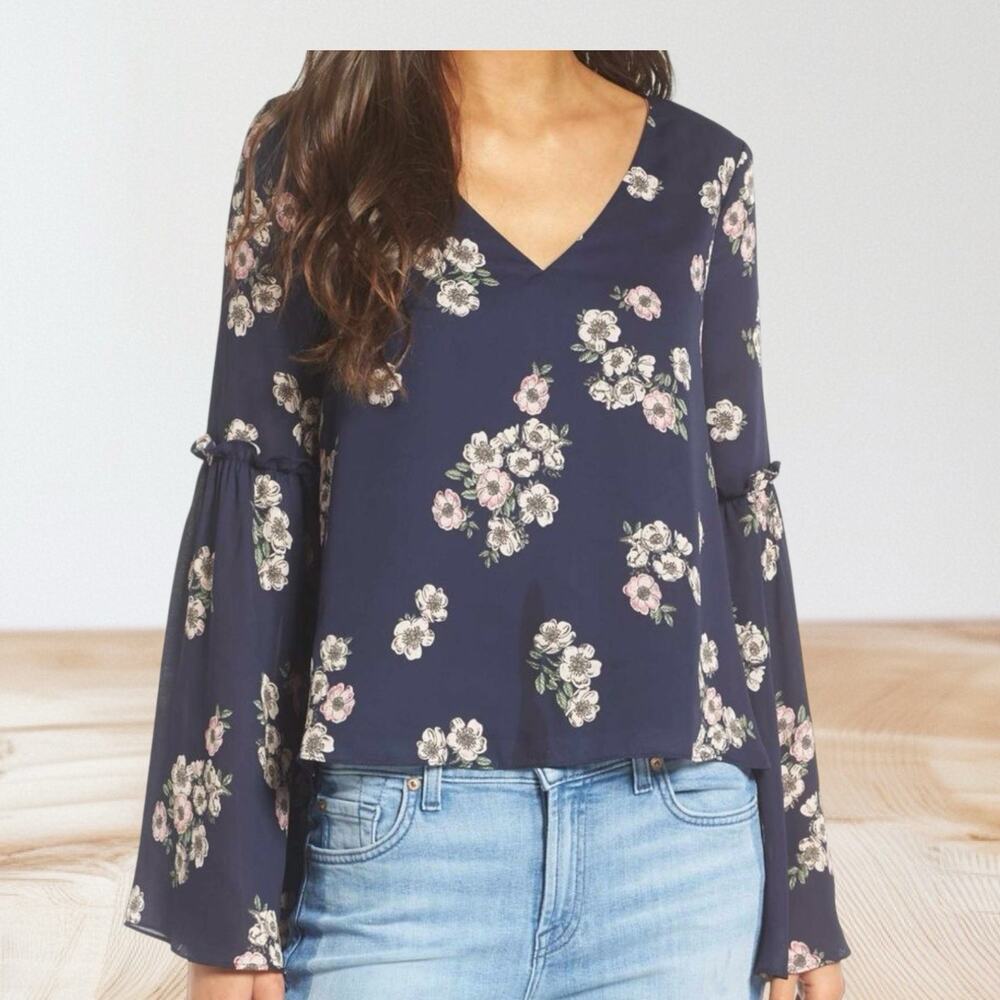 Cupcakes and Cashmere Audriana Ruffle Bell Sleeve Crop Top Sz M Navy Floral $105